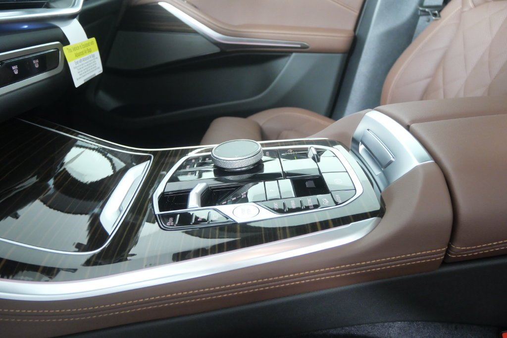 New 2026 Green Metallic BMW xDrive50e image 22