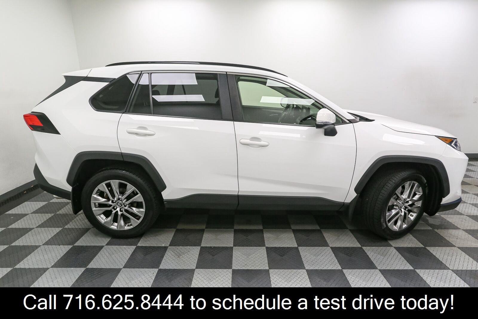Used 2019 Super White Toyota XLE Premium image 7
