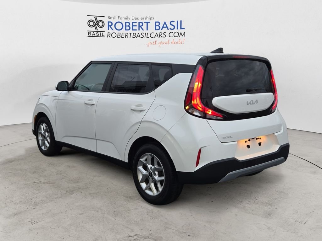 2023 Kia Soul LX photo 3