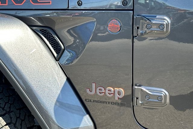 New 2026 Granite Crystal Metallic Clearcoat Jeep Mojave X image 25