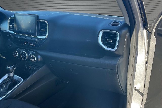2025 Hyundai Venue SEL - Photo 28