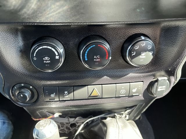 Used 2014 Gray Jeep Sahara image 18