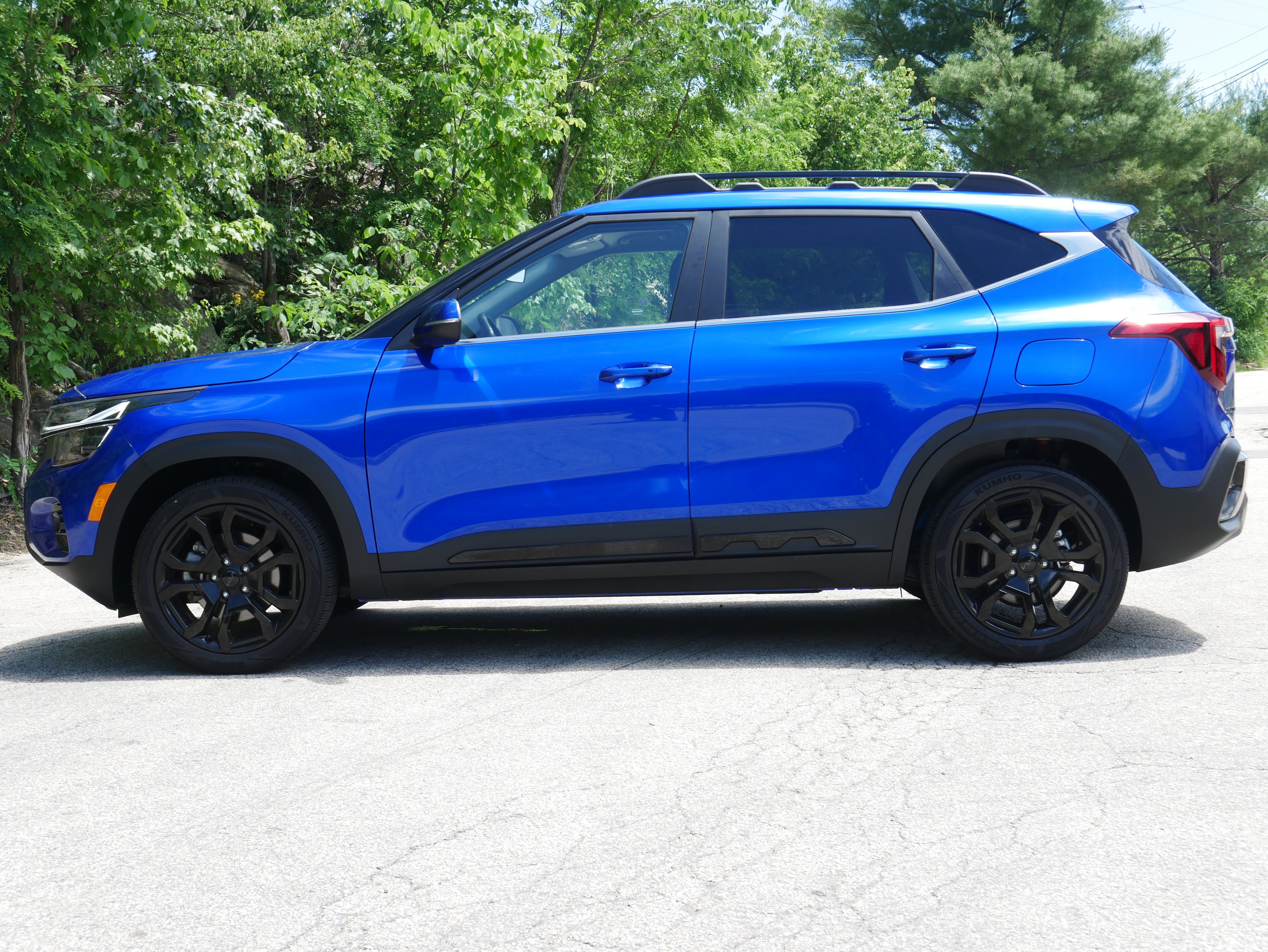 Used 2025 Neptune Blue Kia X-Line image 3