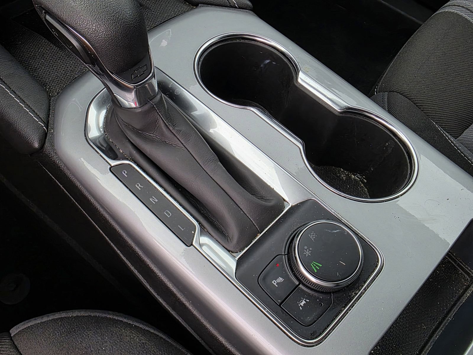 Used 2024 Summit White Chevrolet 2LT image 19