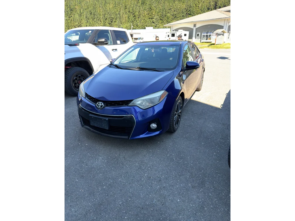 Used 2015  Toyota  image 1