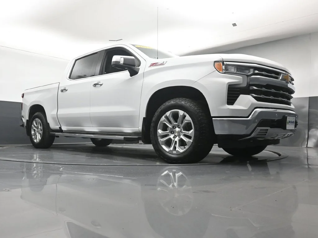 Used 2025 White Chevrolet LTZ image 26