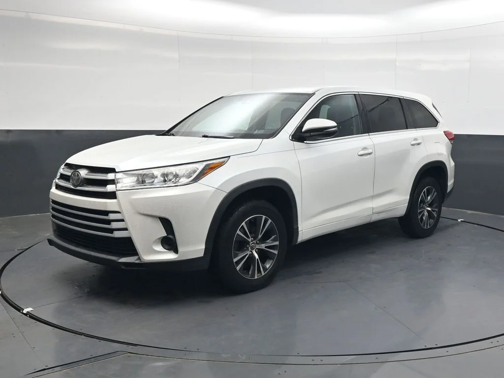 Used 2018 Blizzard Pearl Toyota LE image 8