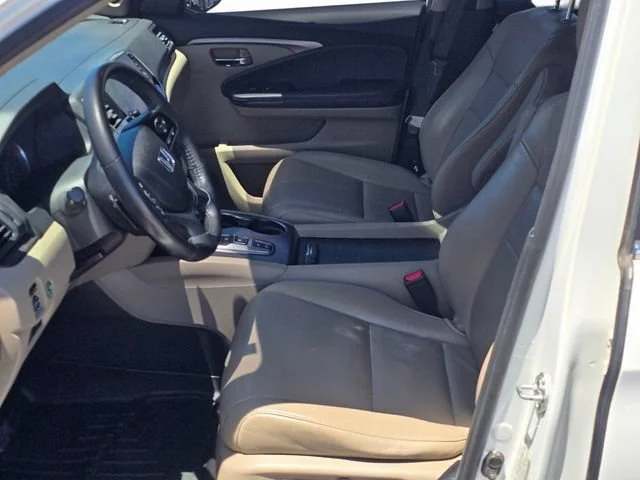 Used 2021 White Honda EX-L image 15