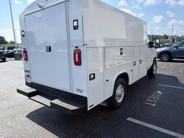 New 2027 Oxford White Ford E-350 SRW image 27