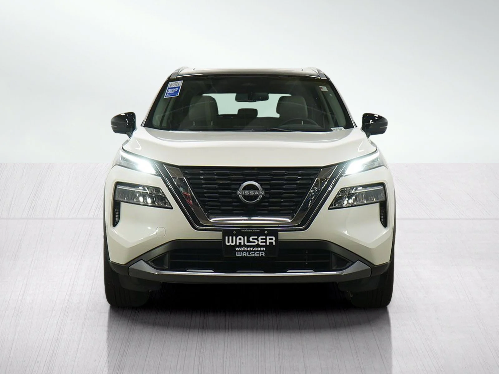 Used 2023 Pearl White Tricoat/Super Black Nissan SL image 8