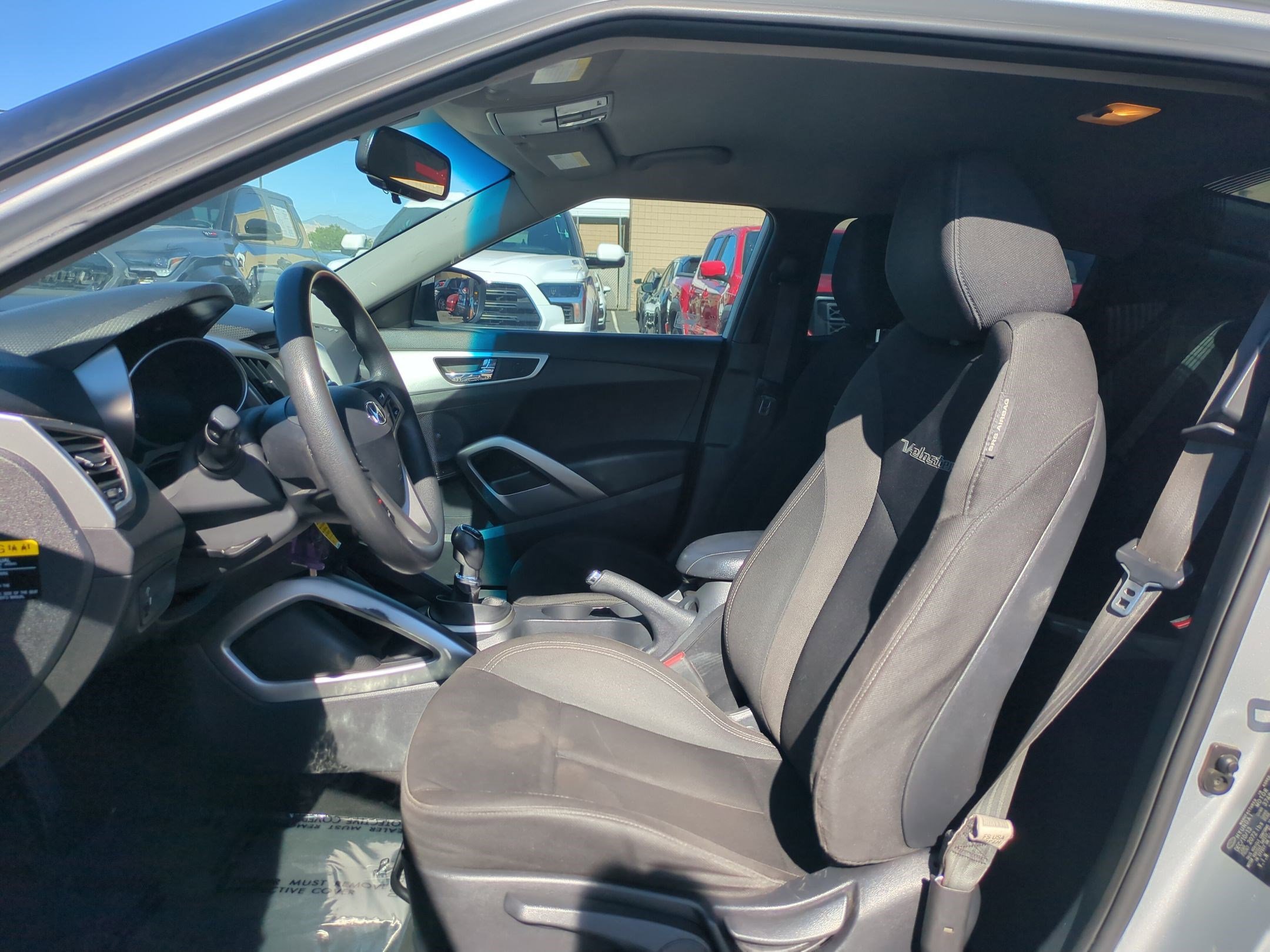 2014 Hyundai Veloster Base - Photo 15