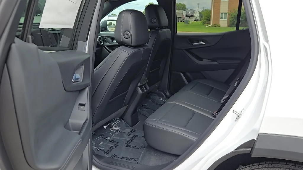 New 2027 Summit White Chevrolet LT image 21