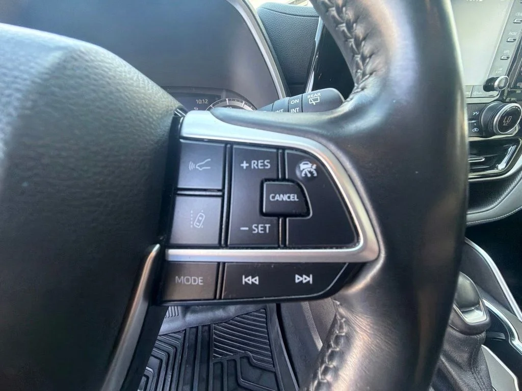 Used 2022 Black Toyota XLE image 36