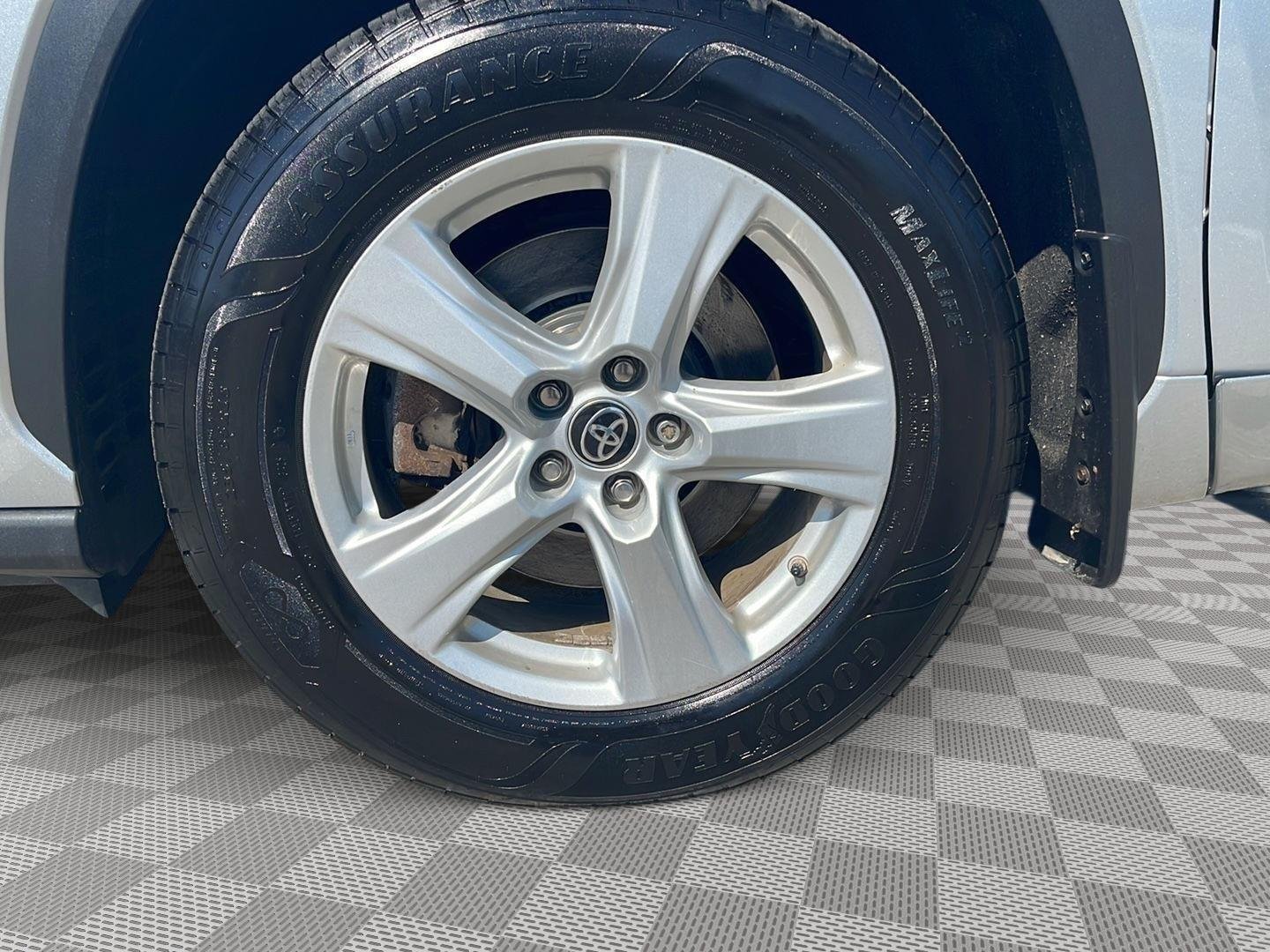 2023 Toyota Highlander LE - Photo 9