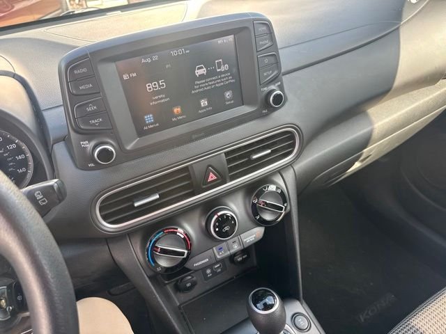 Used 2019 Blue Hyundai SE image 17