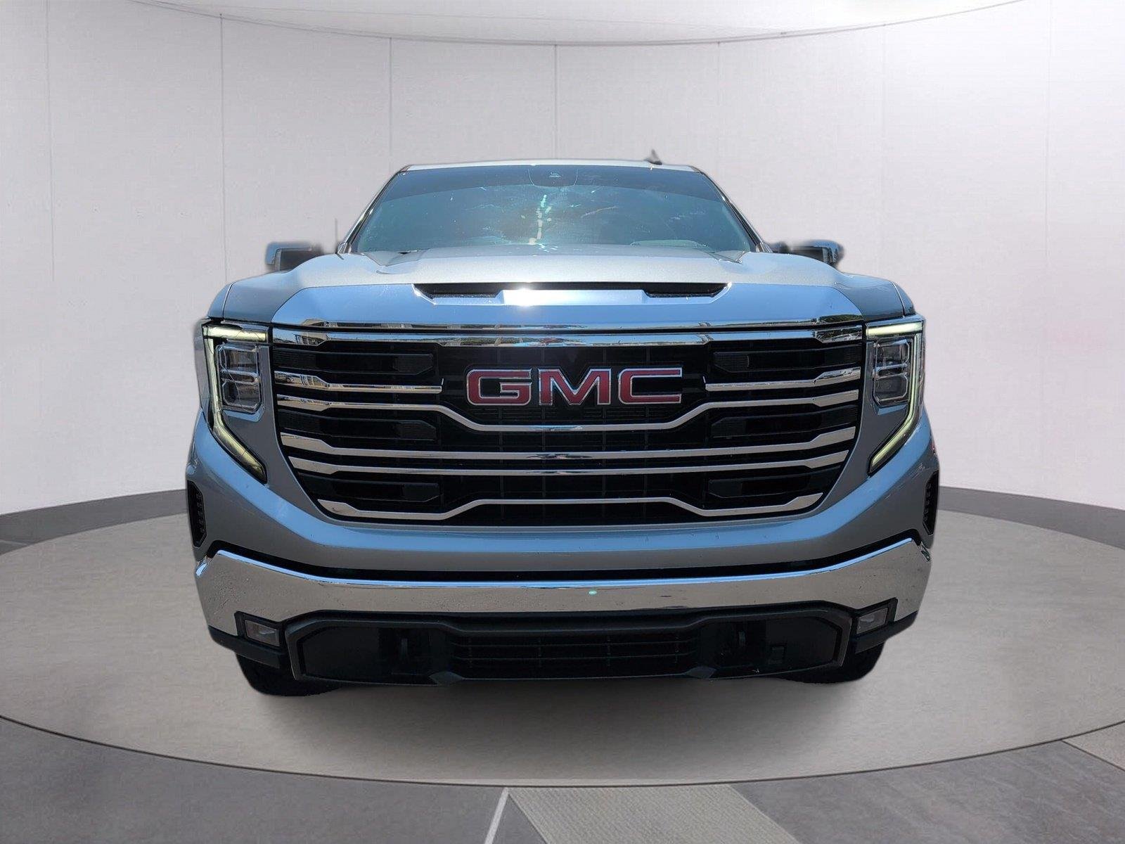 Used 2024 Sterling Metallic GMC SLT image 10
