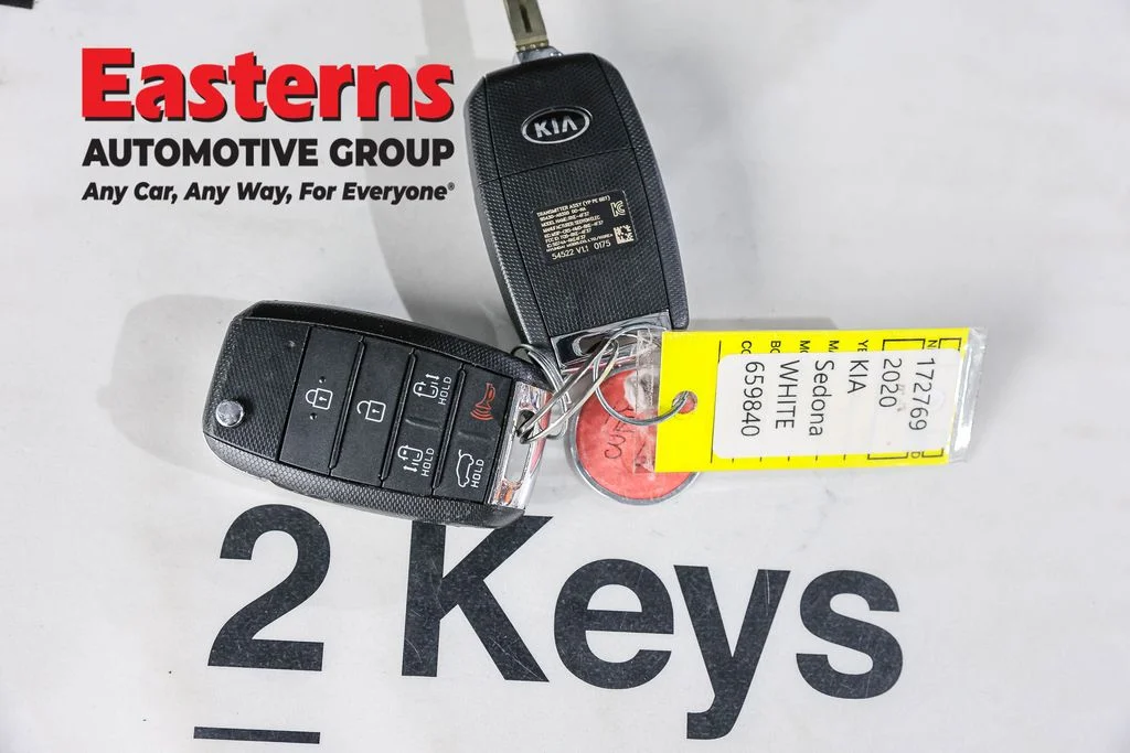 Used 2020 White Kia LX image 24