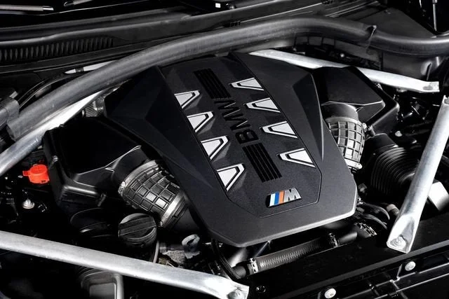 Used 2025 Black Sapphire Metallic BMW M60i image 12