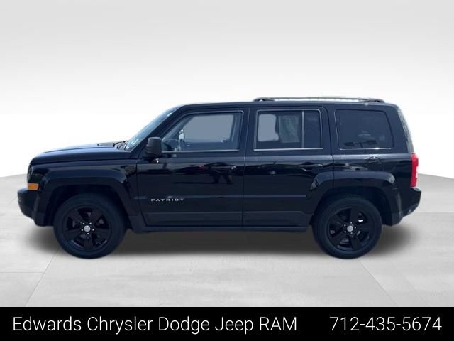 Used 2017 Black Jeep Latitude image 5