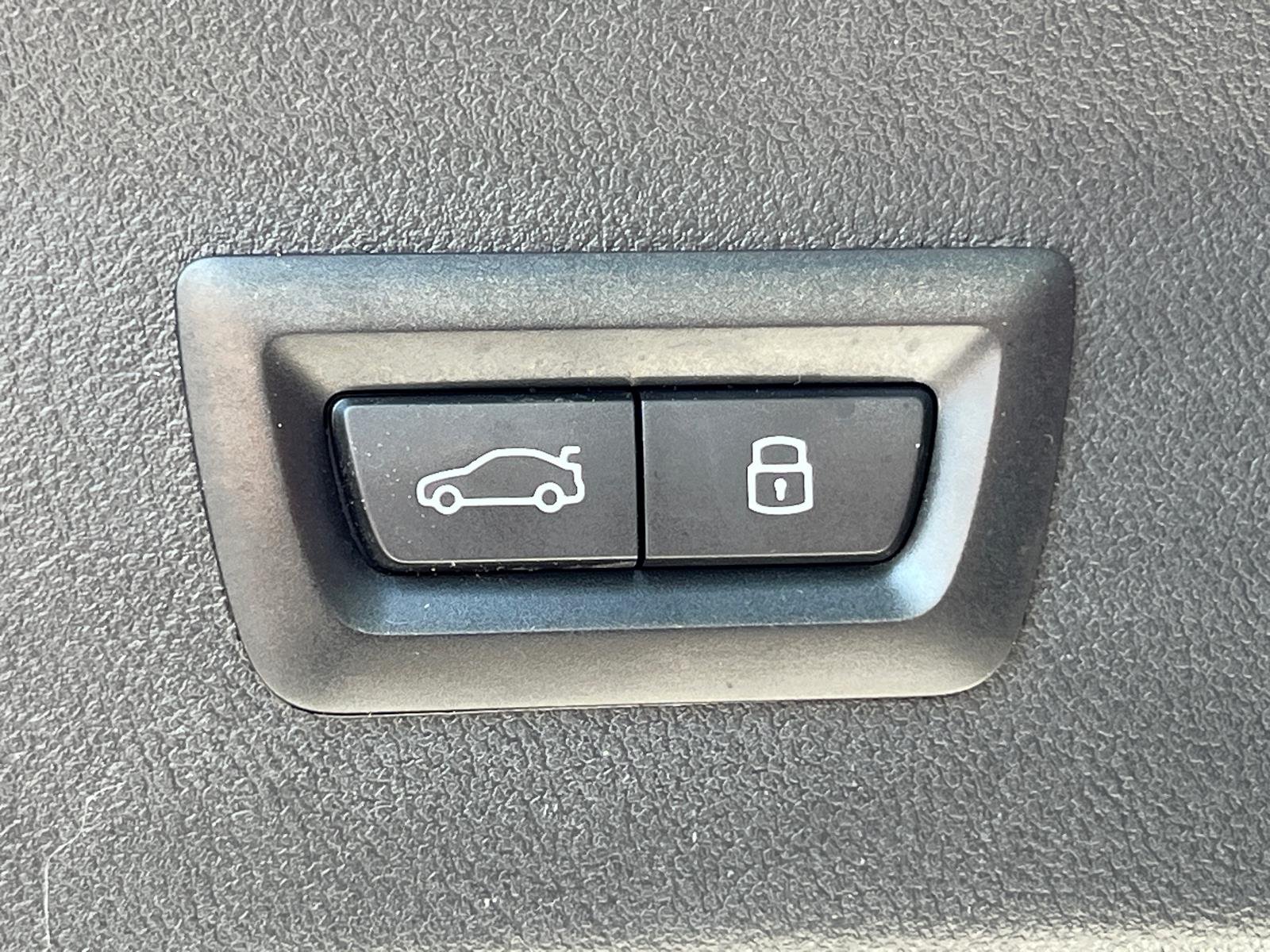 Used 2025 Mineral White Metallic BMW xDrive30i image 19