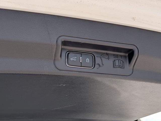 Used 2022 White Ford Limited image 14