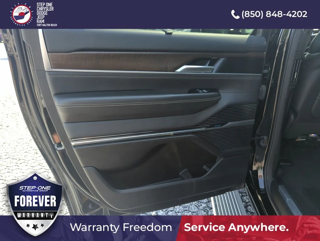 Used 2024 Black Jeep Base image 28