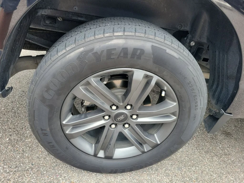 Used 2023 Black Ford XLT image 6