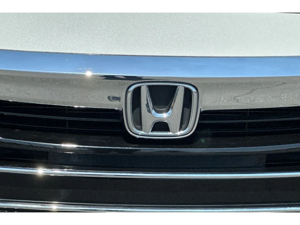 Used 2022 Platinum White Pearl Honda LX image 13