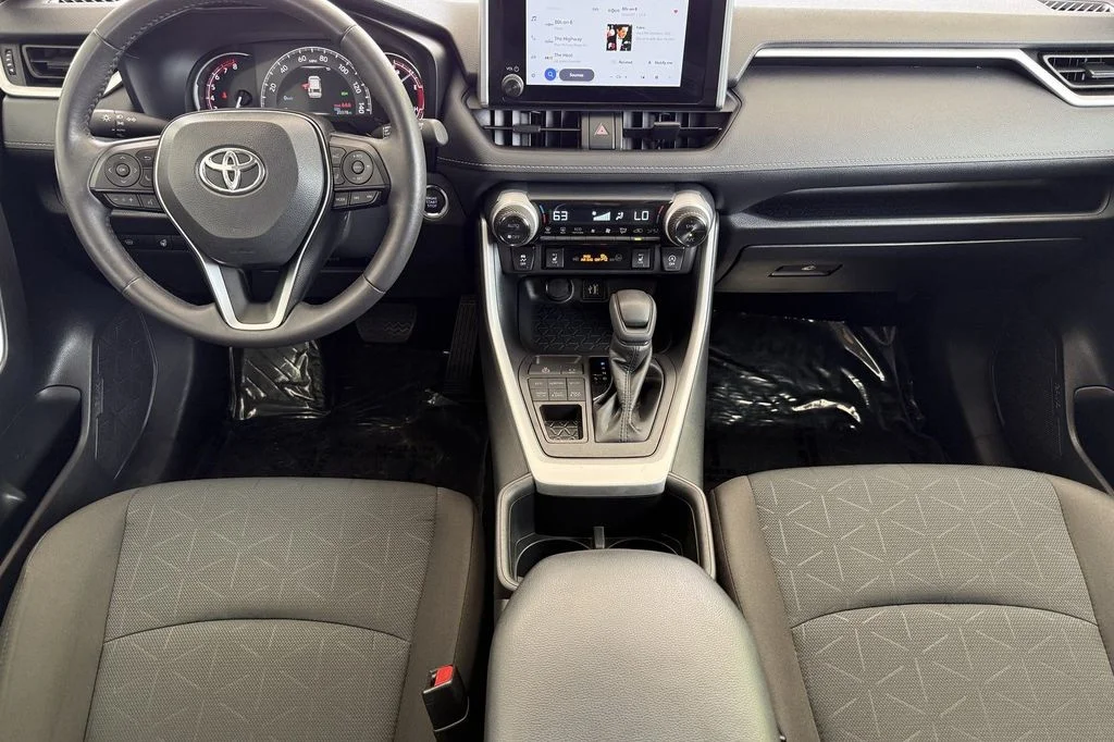 Used 2025 Silver Toyota XLE image 17