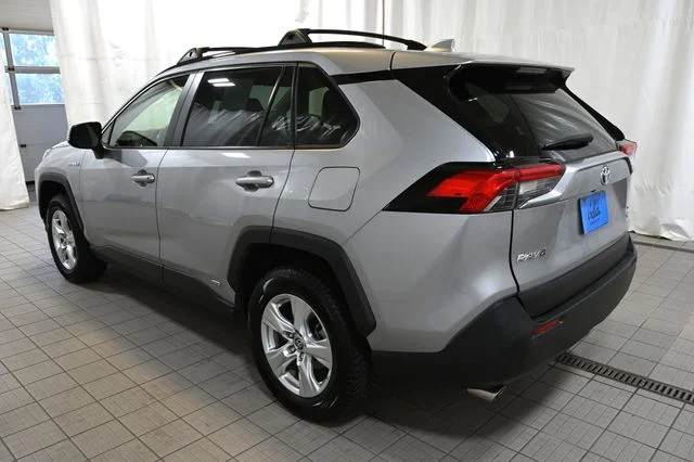 Used 2021 Silver Toyota XLE image 10