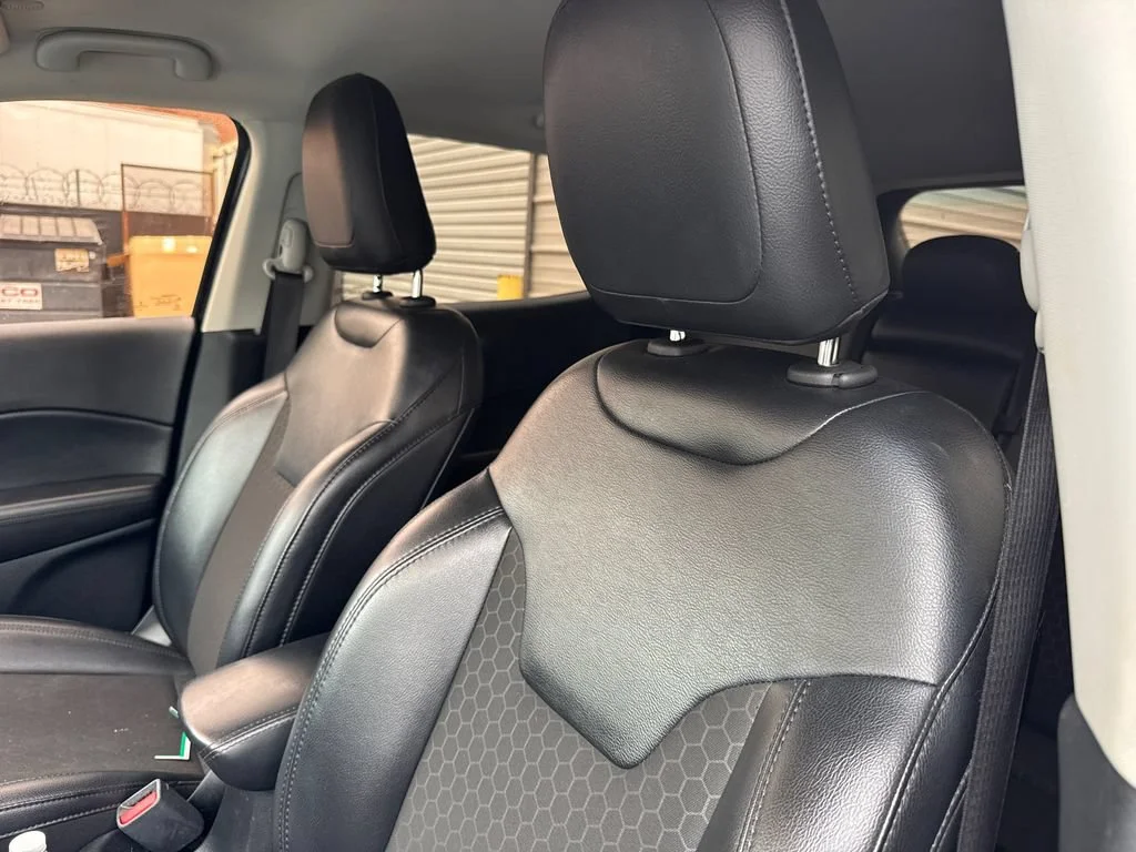 Used 2021  Jeep Altitude image 7