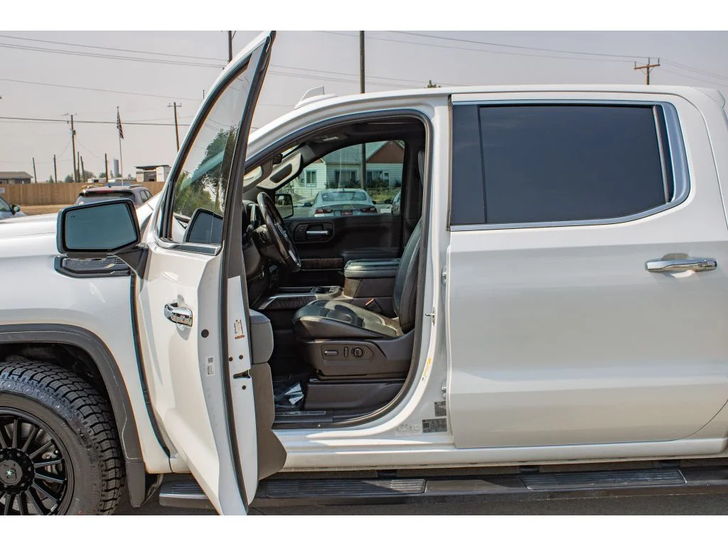 Used 2021 White Frost Tricoat GMC Denali image 29