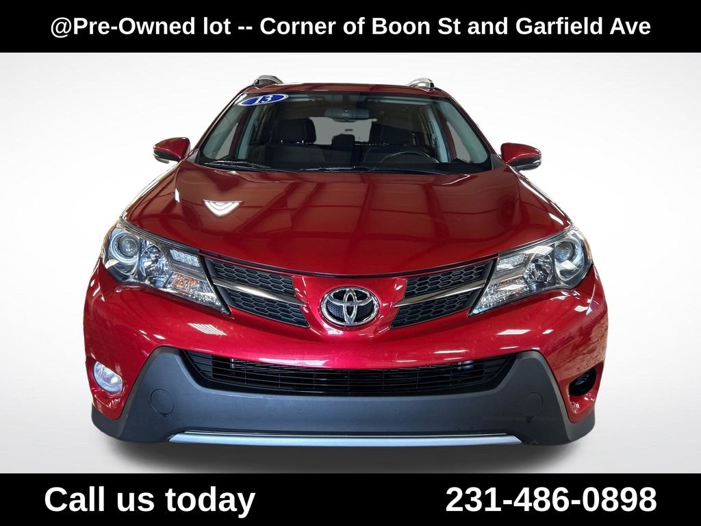Used 2013 Red Toyota XLE image 8