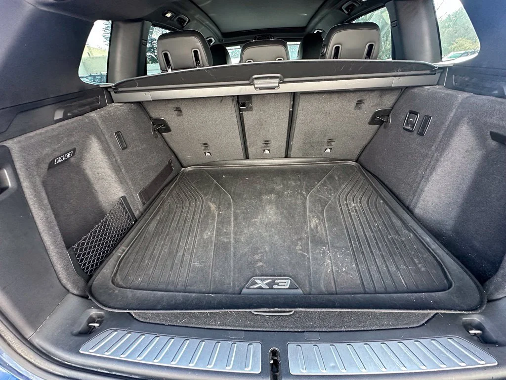 Used 2019 Blue Metallic BMW xDrive30i image 11