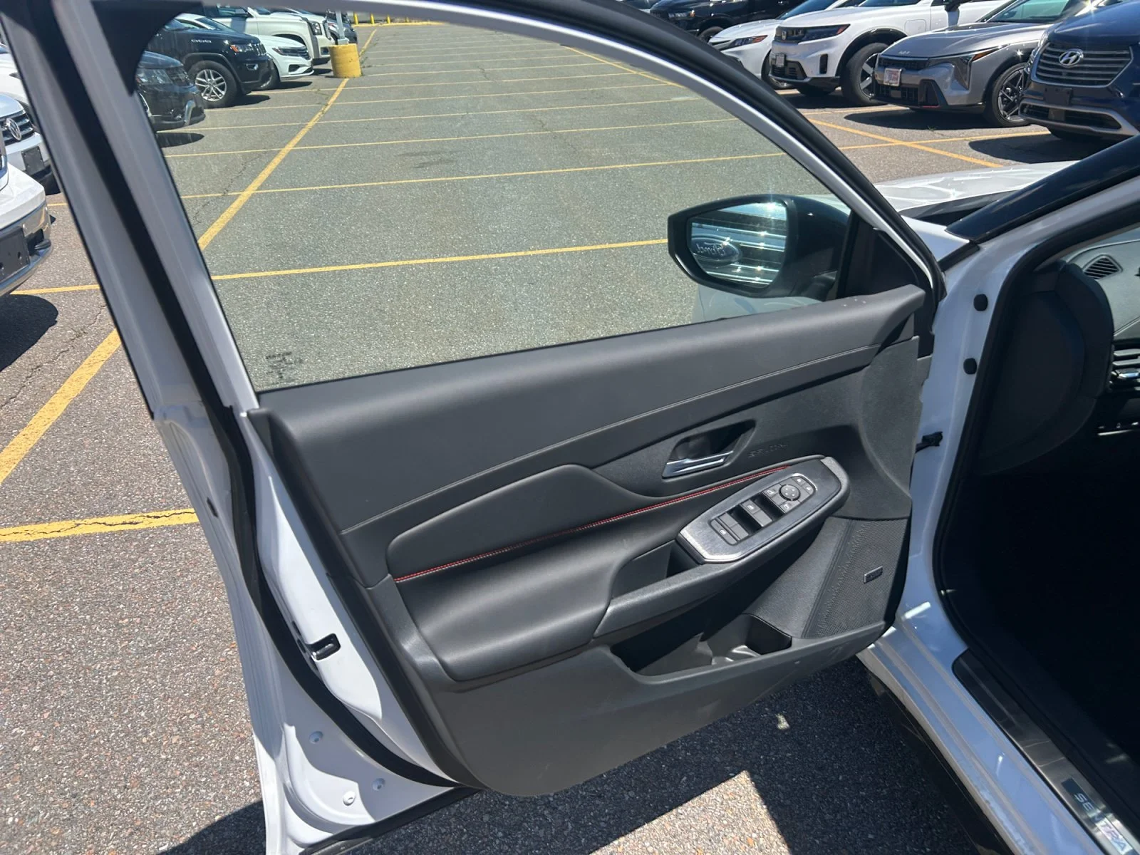 New 2026 Aspen White Tricoat/Super Black Nissan SR image 27