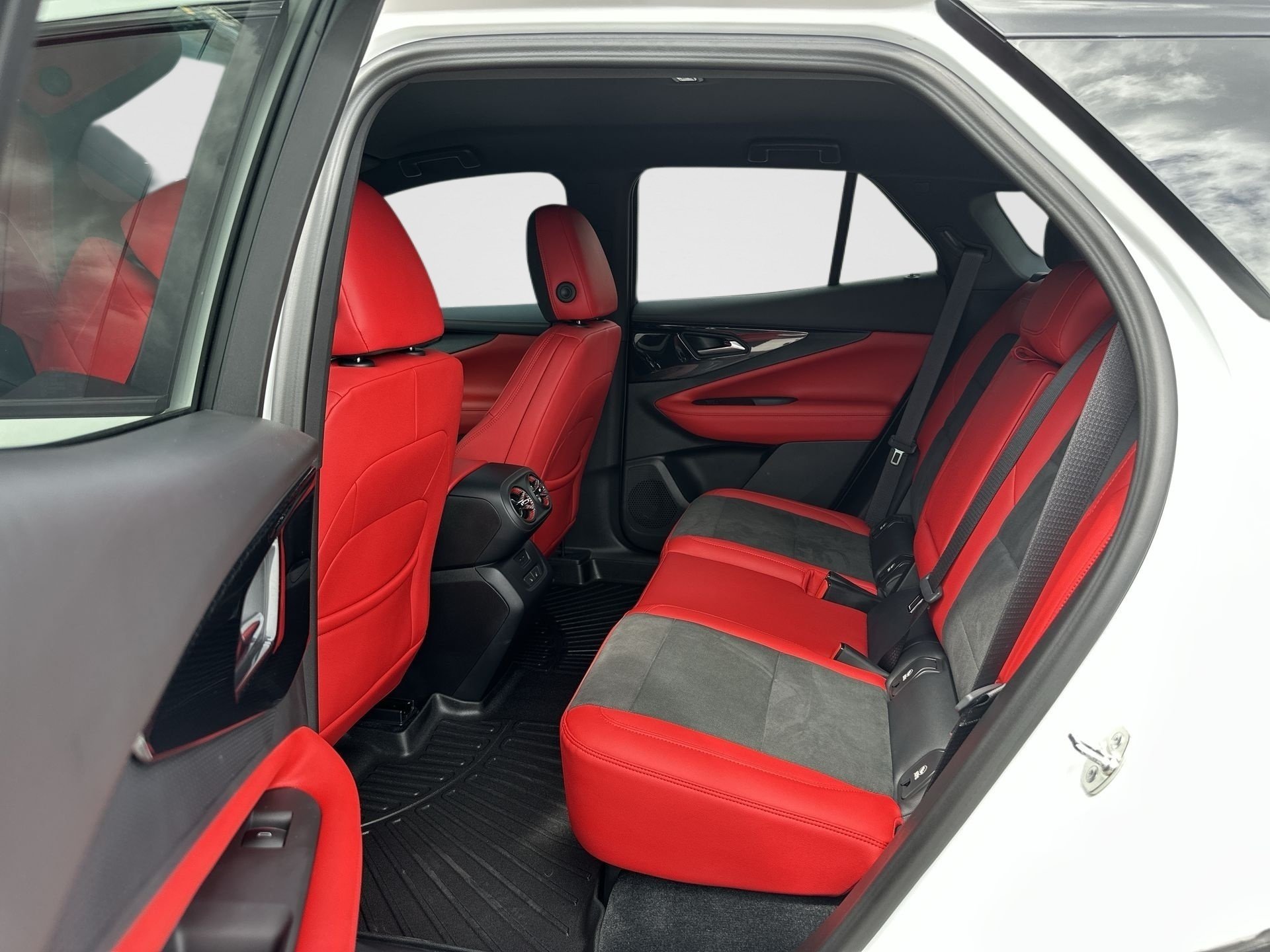 2024 Chevrolet Blazer EV RS - Photo 23