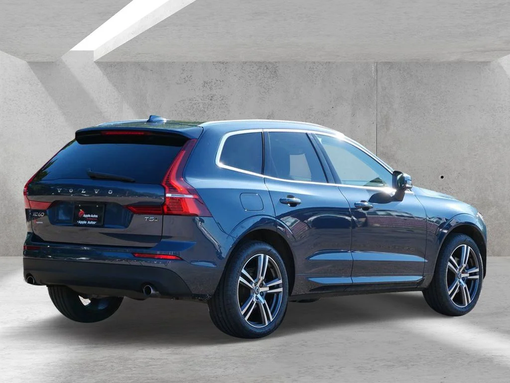 Used 2020 Blue Volvo T5 Momentum image 3
