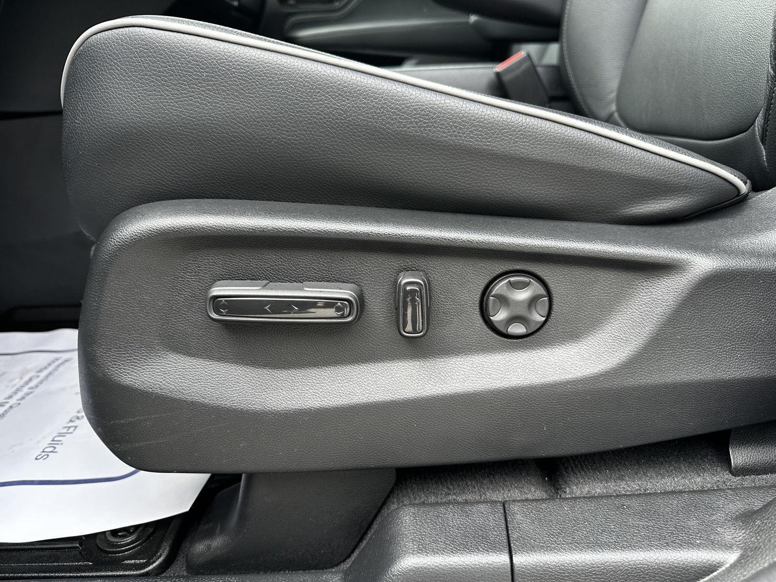 Used 2025 Platinum White Pearl Honda Touring image 8