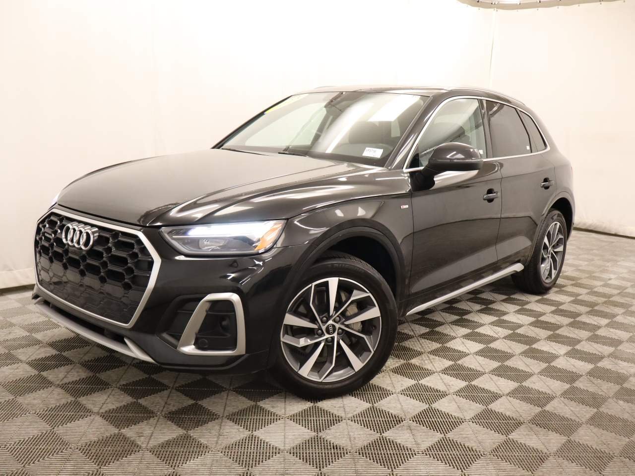 2023 Audi Q5 45 Premium Plus's photo
