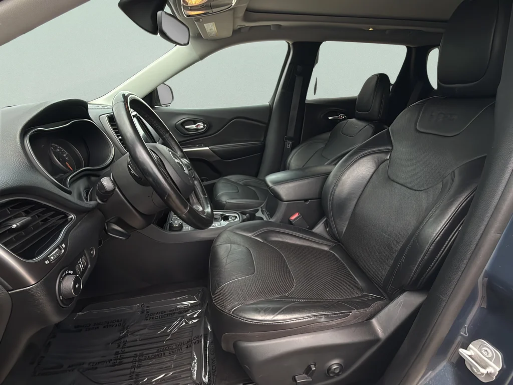 Used 2020 Slate Blue Pearlcoat Jeep Limited image 24