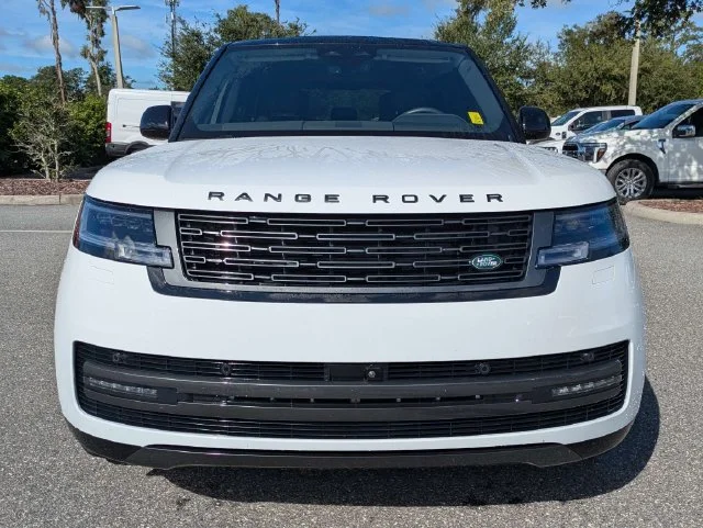 Used 2025 Fuji White Land Rover SE image 8