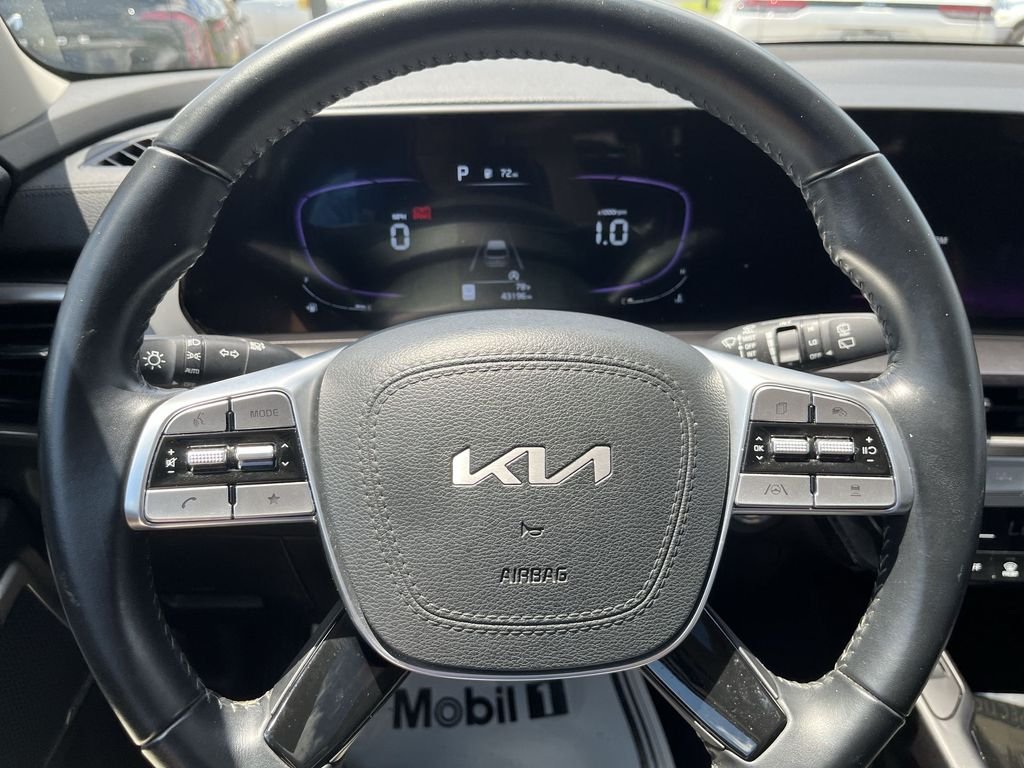Used 2025 White Kia S image 14