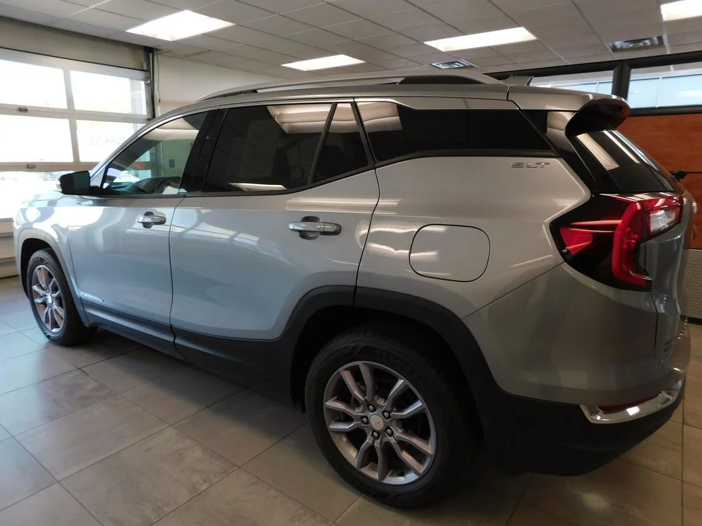 Used 2023 Sterling GMC SLT image 9
