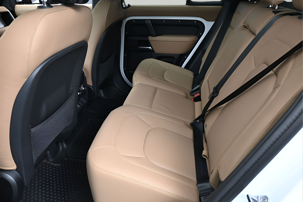 New 2026 White Land Rover X-Dynamic SE image 6