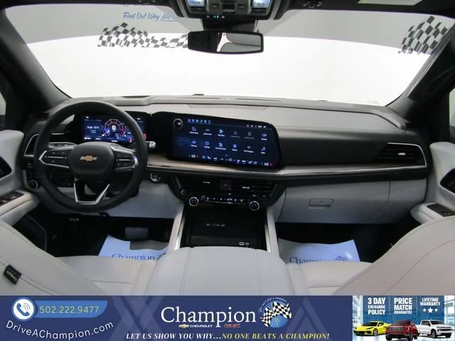 Used 2025 Iridescent Pearl Tricoat Chevrolet Premier image 27
