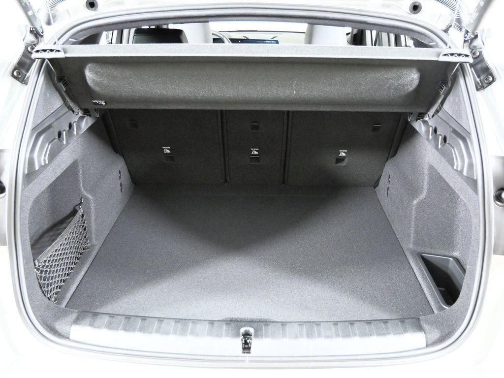 Used 2026 Space Silver Metallic BMW xDrive28i image 27