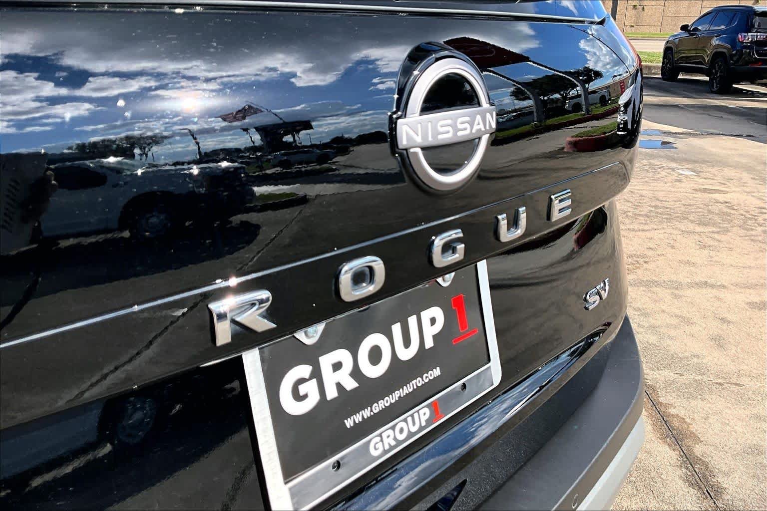 Used 2023 Super Black Nissan SV image 27