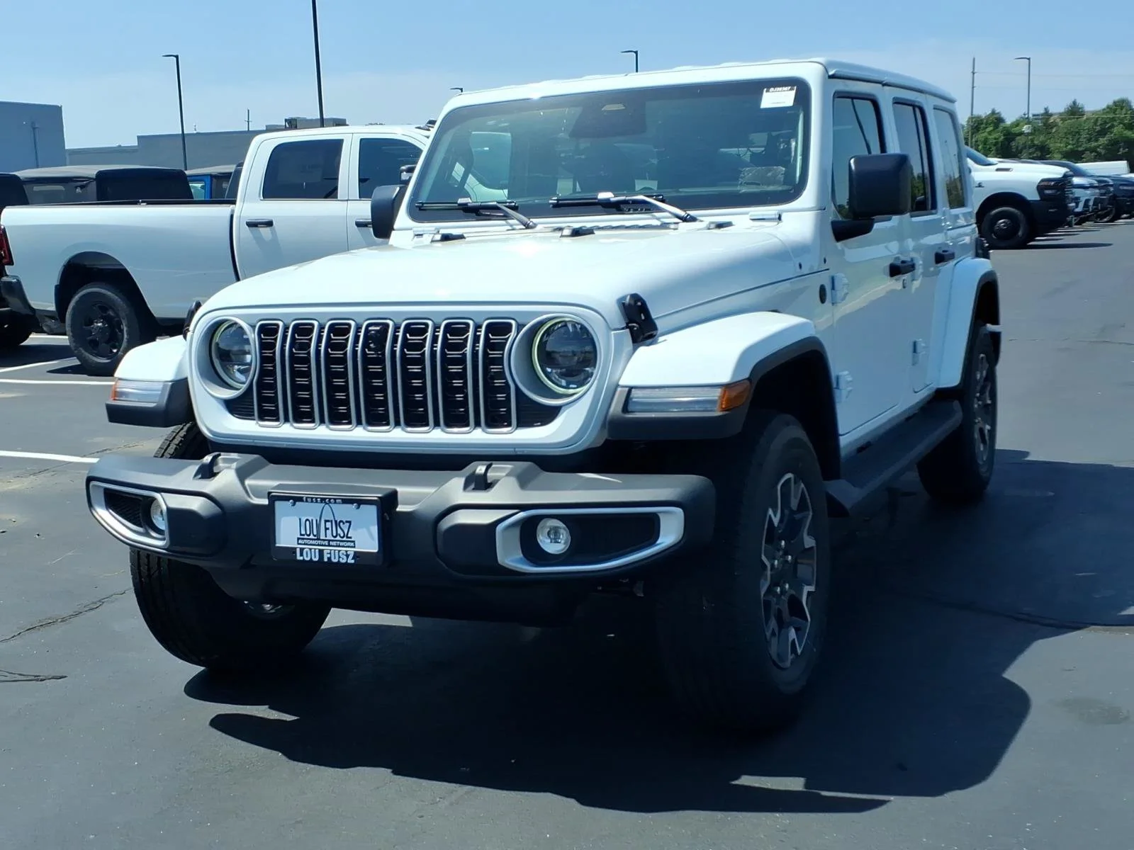 New 2026 Bright White Clear-Coat Exterior Paint Jeep Sahara image 2