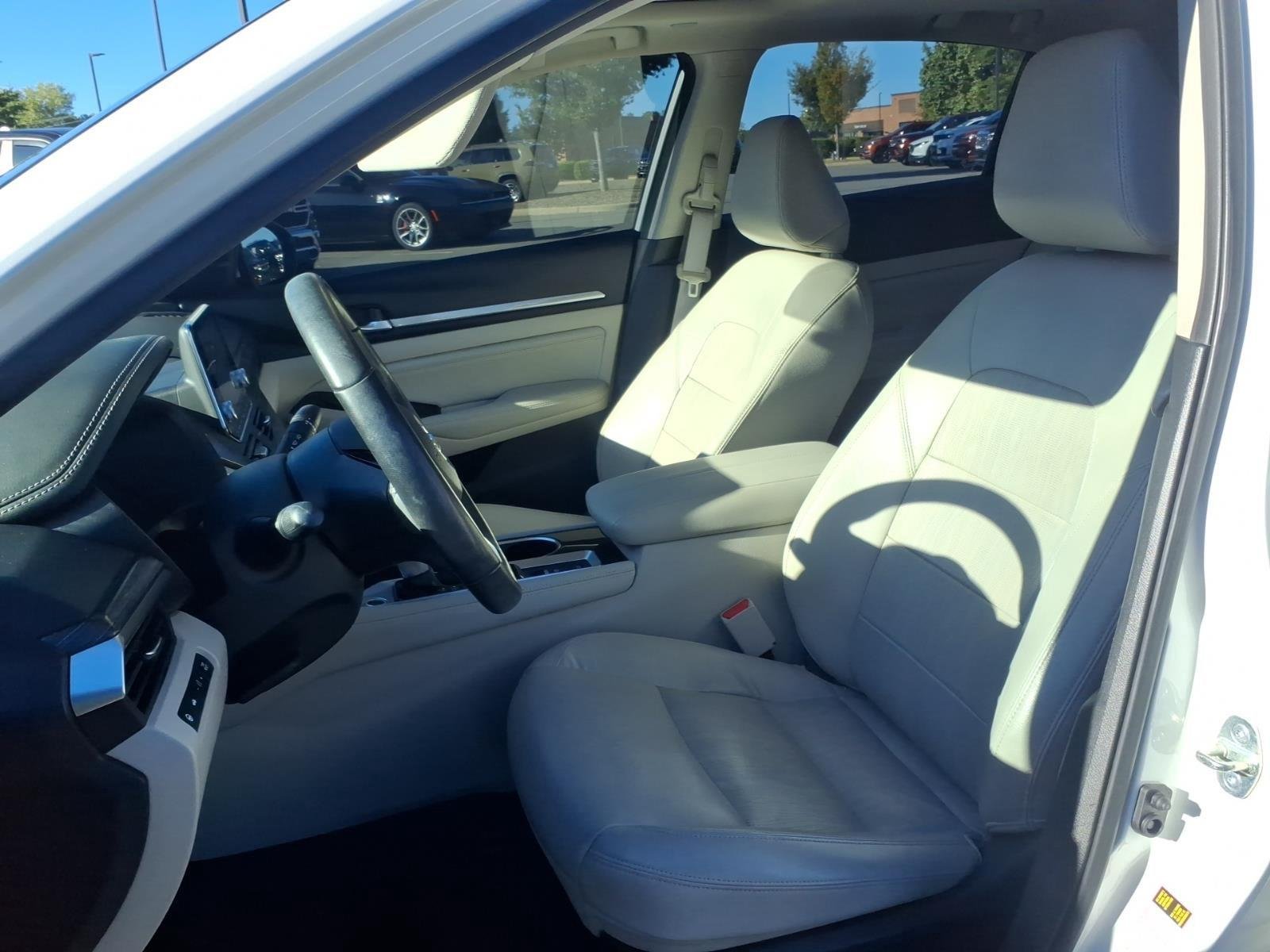 Used 2020 Pearl White Tricoat Nissan 2.0 Platinum image 19