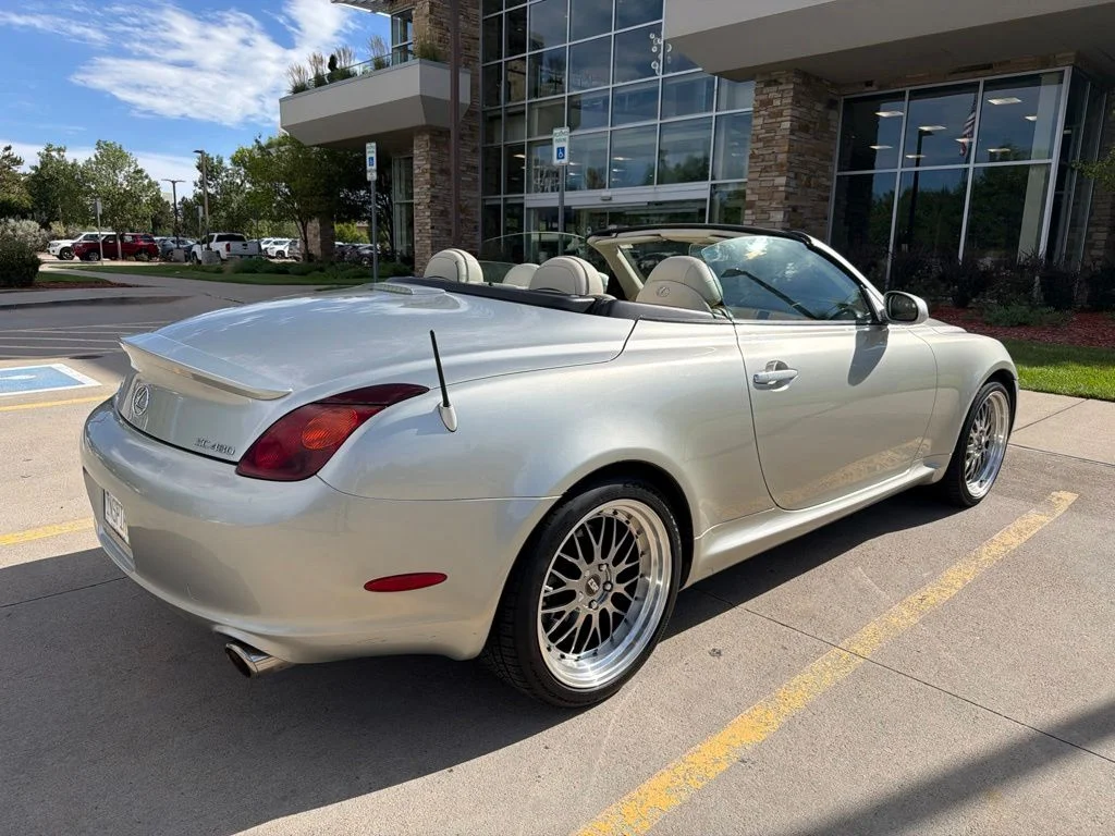 Used 2002 Silver Lexus 430 image 3